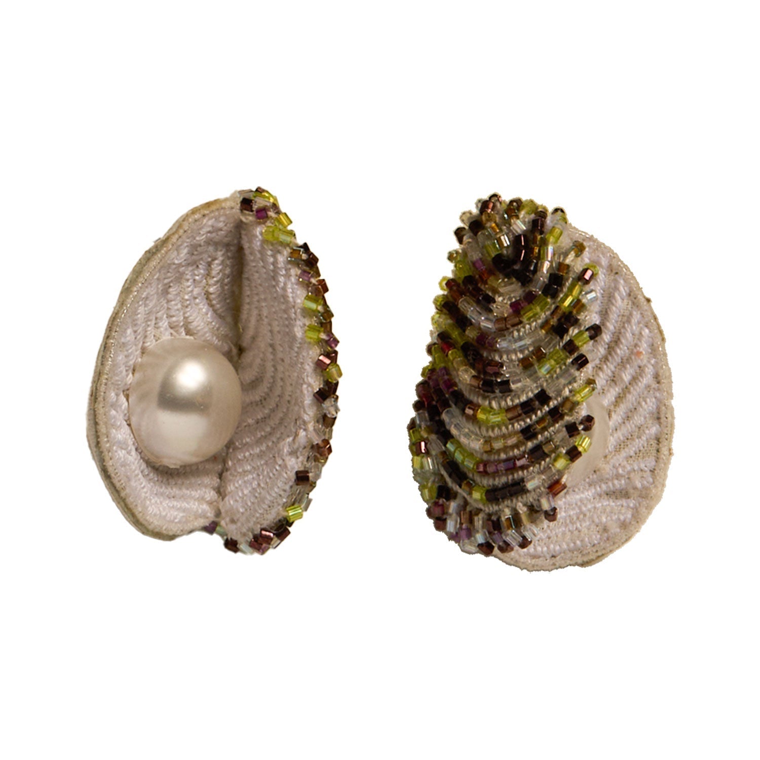 Oyster Earrings Grey – 14k Gold Plated Studs with Beaded Detailing & Pearl - Triniskies
