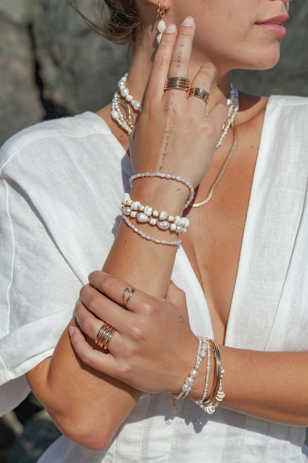 Puka Baroque Pearl Bracelet – Kakahi | White Puka Shell & Freshwater Pearl Bracelet | Ke Aloha Jewelry - Triniskies