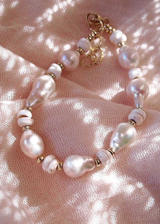 Puka Baroque Pearl Bracelet – Kakahi | White Puka Shell & Freshwater Pearl Bracelet | Ke Aloha Jewelry - Triniskies