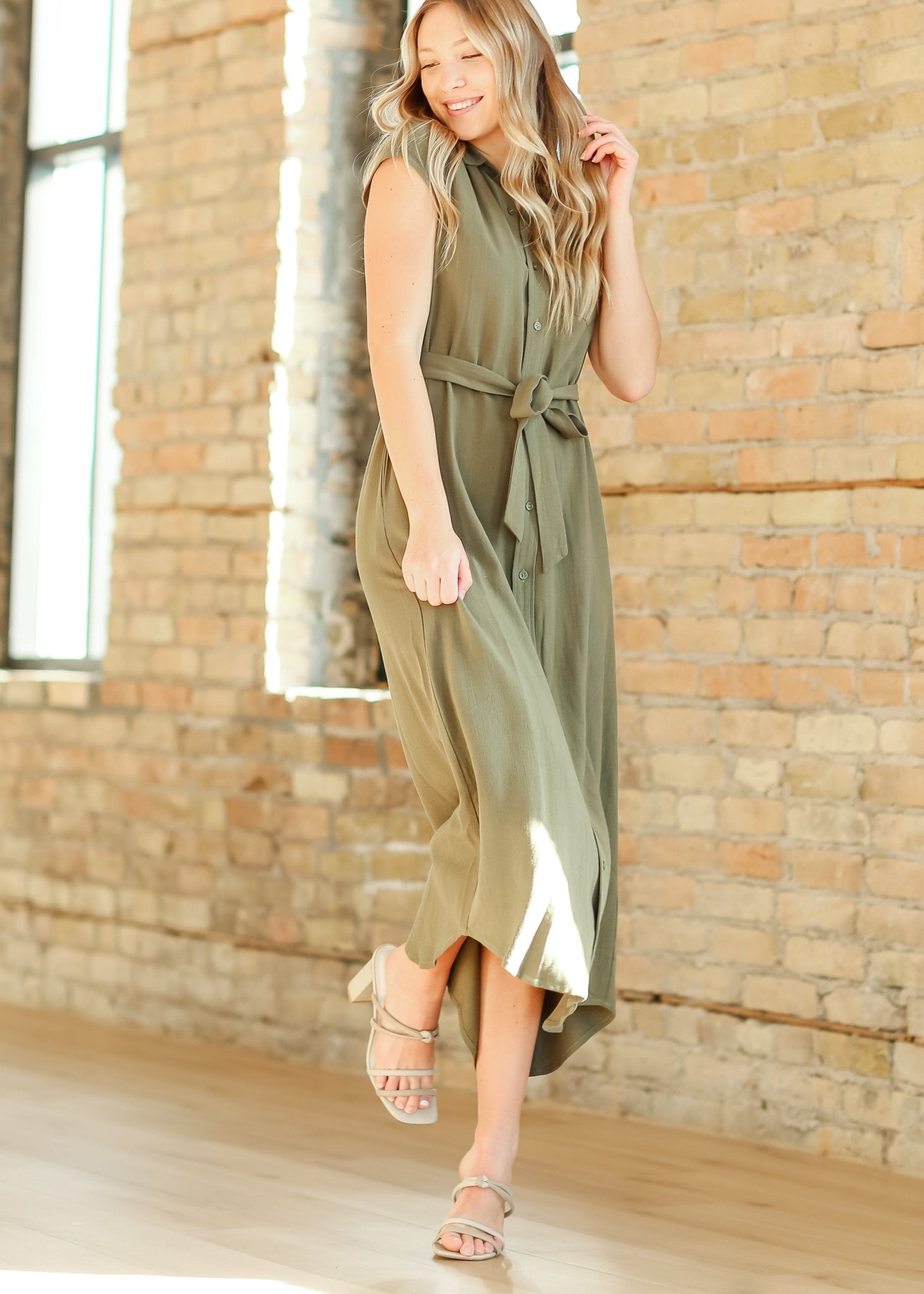 Willow Linen Midi Dress – Green Button - Front with Belt - Triniskies