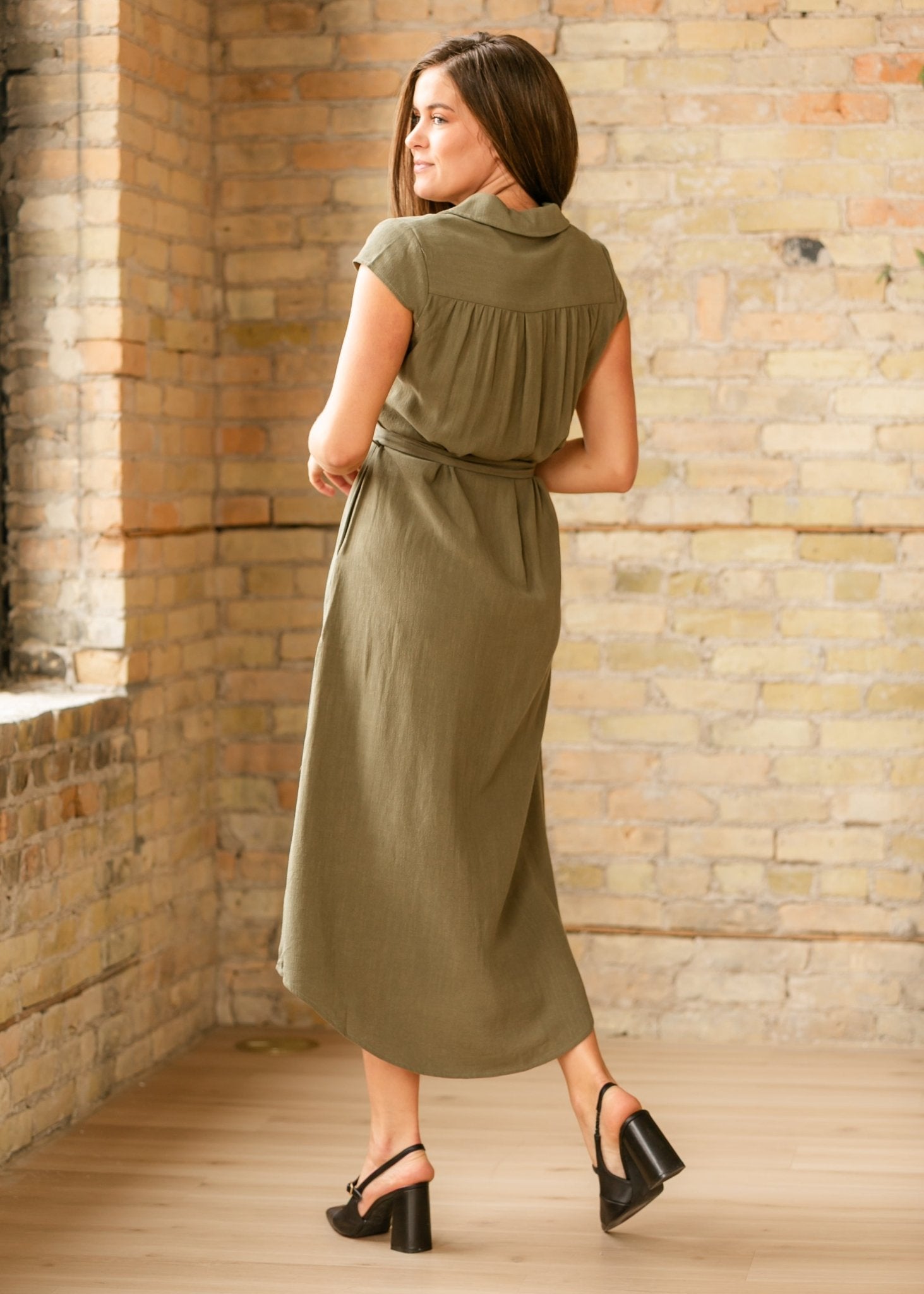 Willow Linen Midi Dress – Green Button - Front with Belt - Triniskies