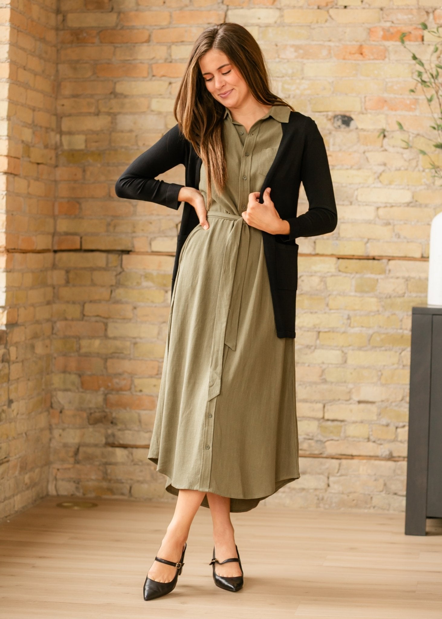 Willow Linen Midi Dress – Green Button - Front with Belt - Triniskies