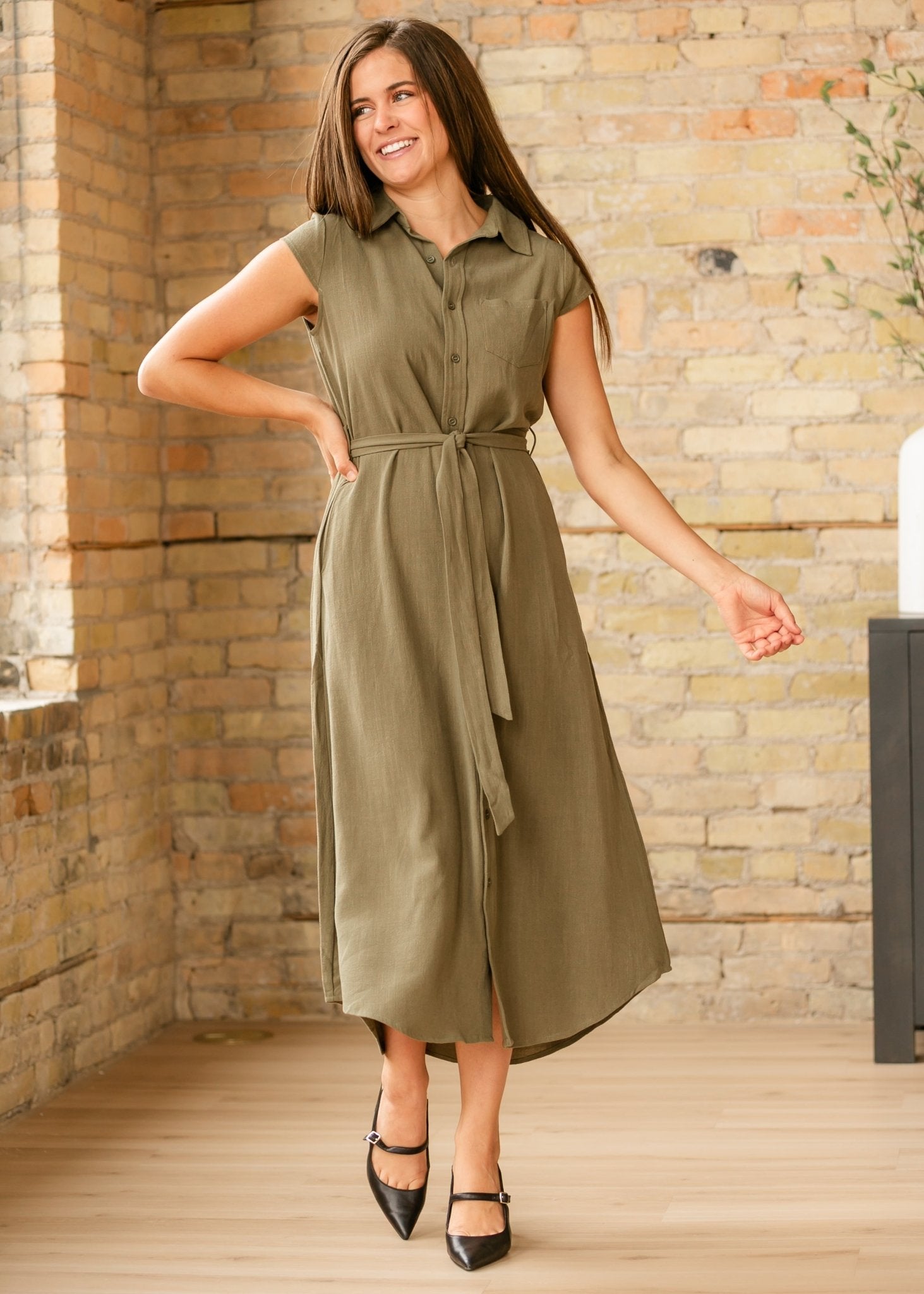 Willow Linen Midi Dress – Green Button - Front with Belt - Triniskies
