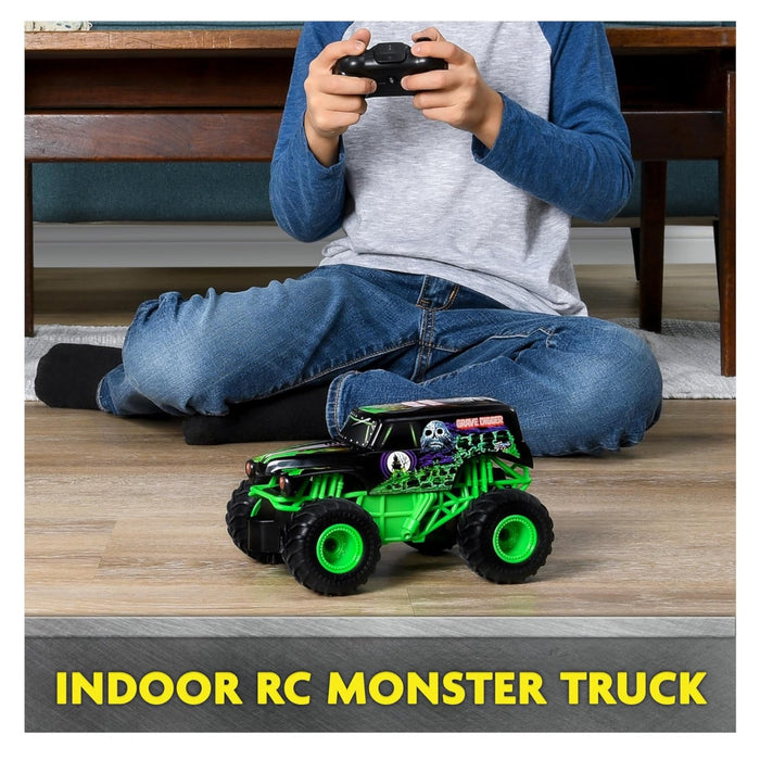 Monster Jam Grave Digger RC Truck 1:24 Scale Remote Control Monster Truck