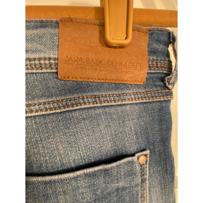 Zara Distressed Tapered Jeans - Size 6 * WJ23