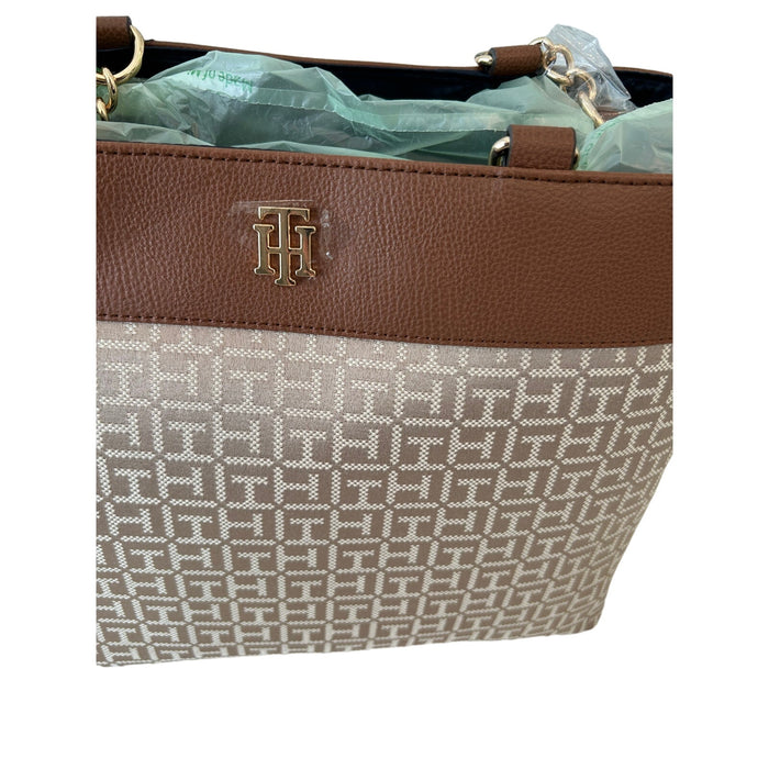 Tommy Hilfiger Camilla II Tote – Chic Monogram Jacquard for Effortless Style!