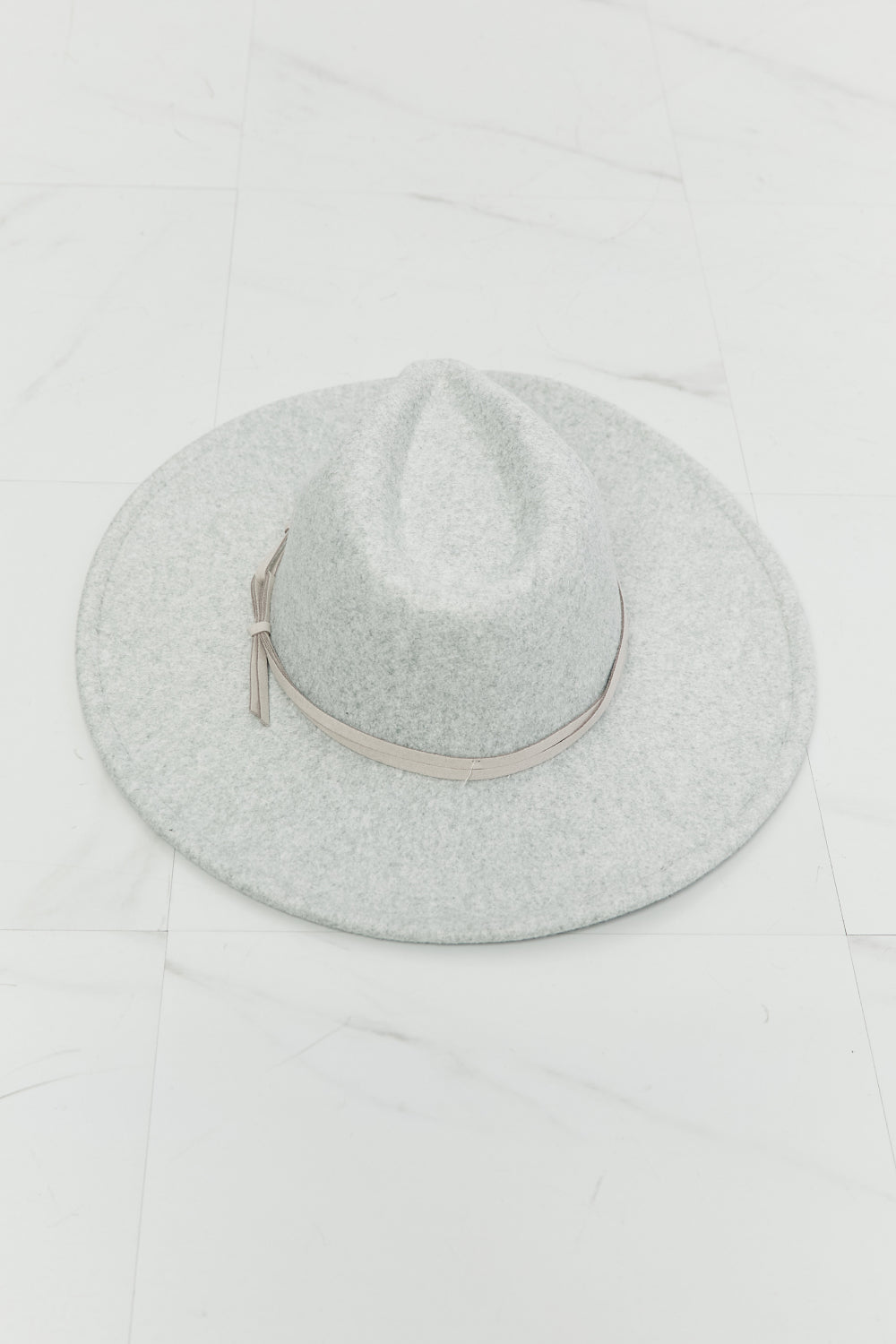 Fame Festival Babe Fedora Hat – Light Grey Wool Blend with Faux Leather Knot - Triniskies