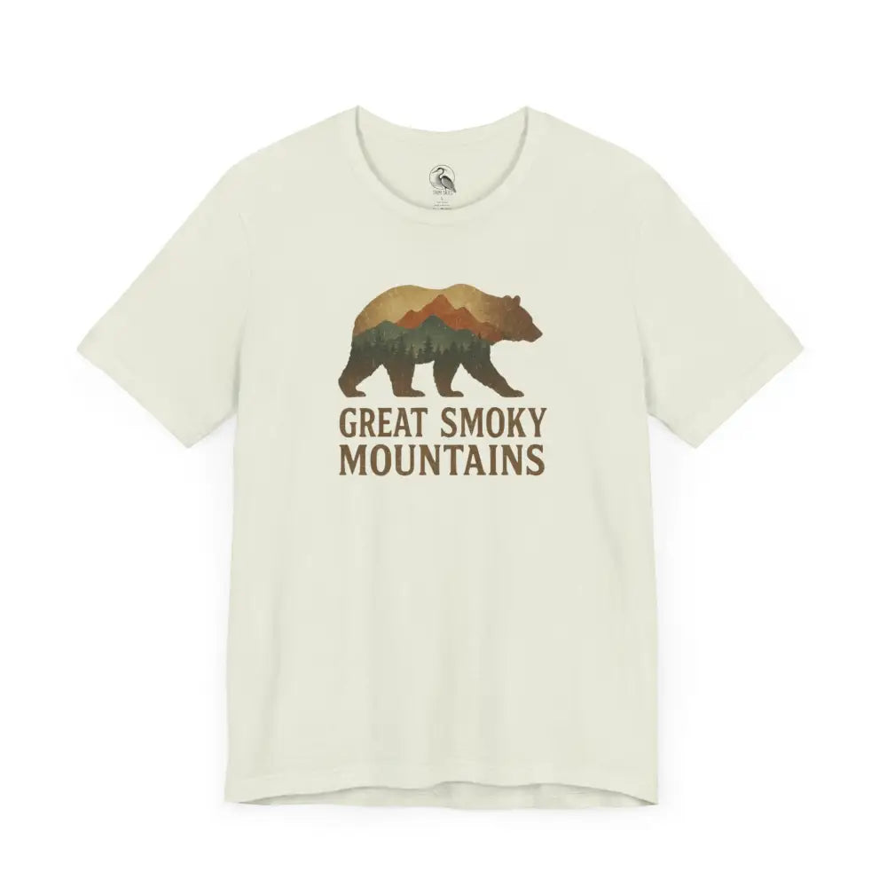 Cream-colored Great Smoky Mountains bear graphic tee for nature lovers