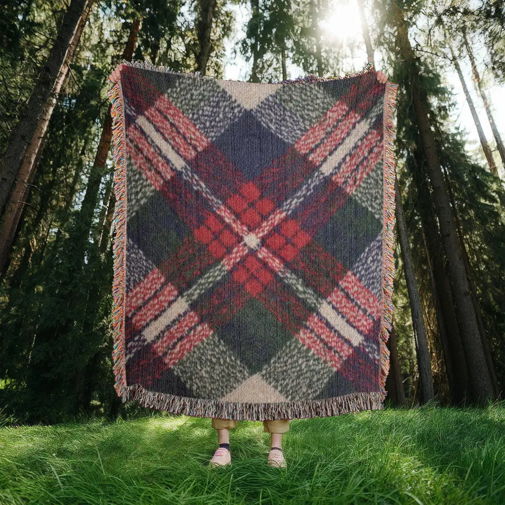 Heritage tartan woven throw blanket in classic plaid tapestry pattern