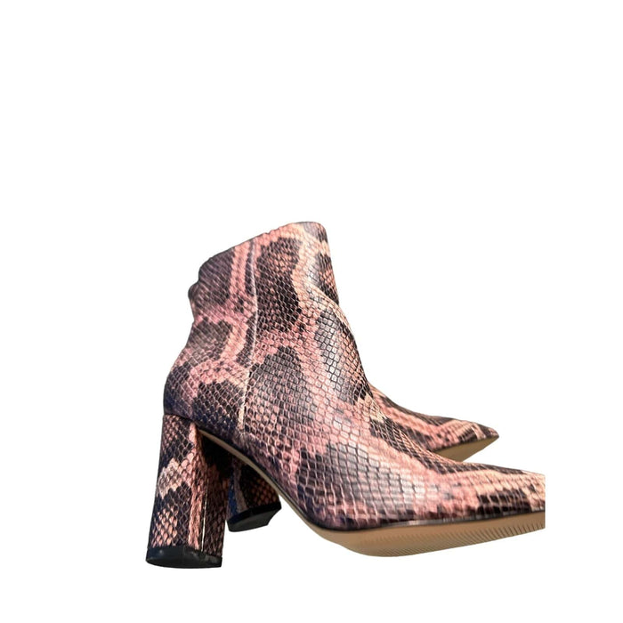 Marc Fisher Marc Fisher LTD Ulani 2 Medium Pink Leather Bootie – Size 7.5M, Trendy & Fierce