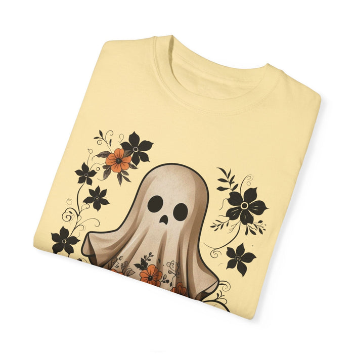 Printify T-Shirt Ghostly Elegance with Flowers Garment-Dyed T-shirt Comfort Colors Halloween Tshirt Fall Tee Trendy Comfy Womens Gift Daughter Gift Mom Gift