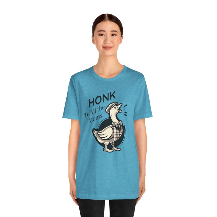 Printify T-Shirt Honk to All the Moms - Goose Short Unisex Tee! Celebrate Moms Everywhere Short Sleeve Crewneck Tshirt Great Gift!