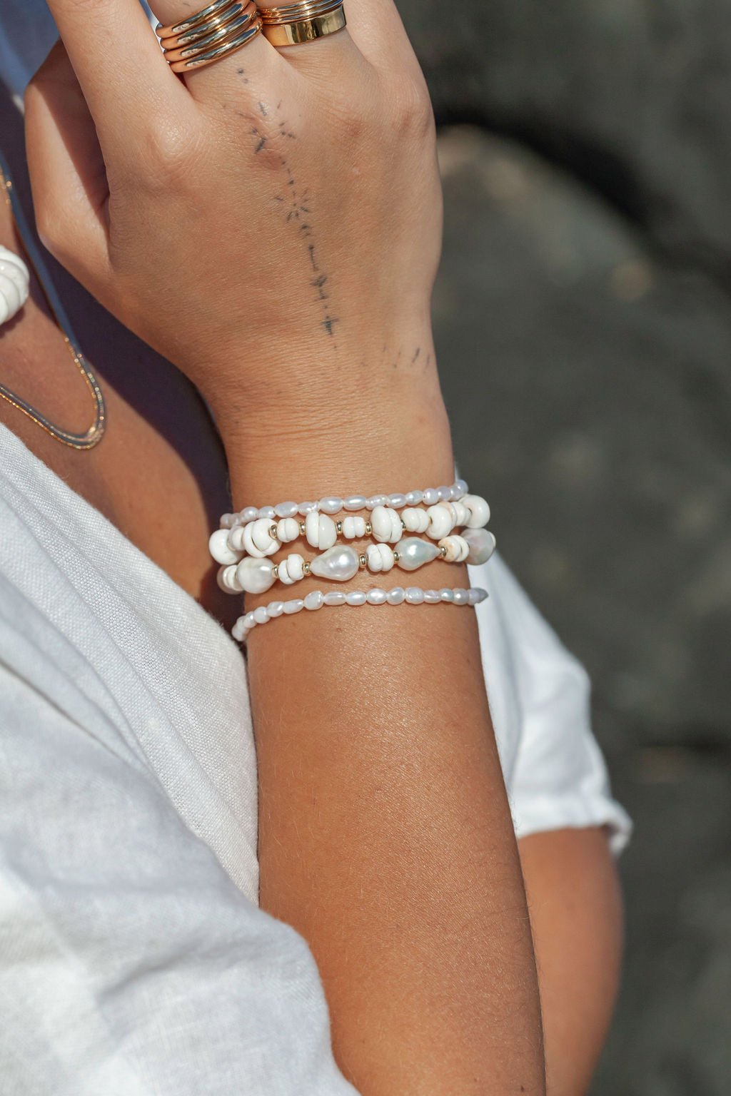 Puka Baroque Pearl Bracelet – Kakahi | White Puka Shell & Freshwater Pearl Bracelet | Ke Aloha Jewelry - Triniskies