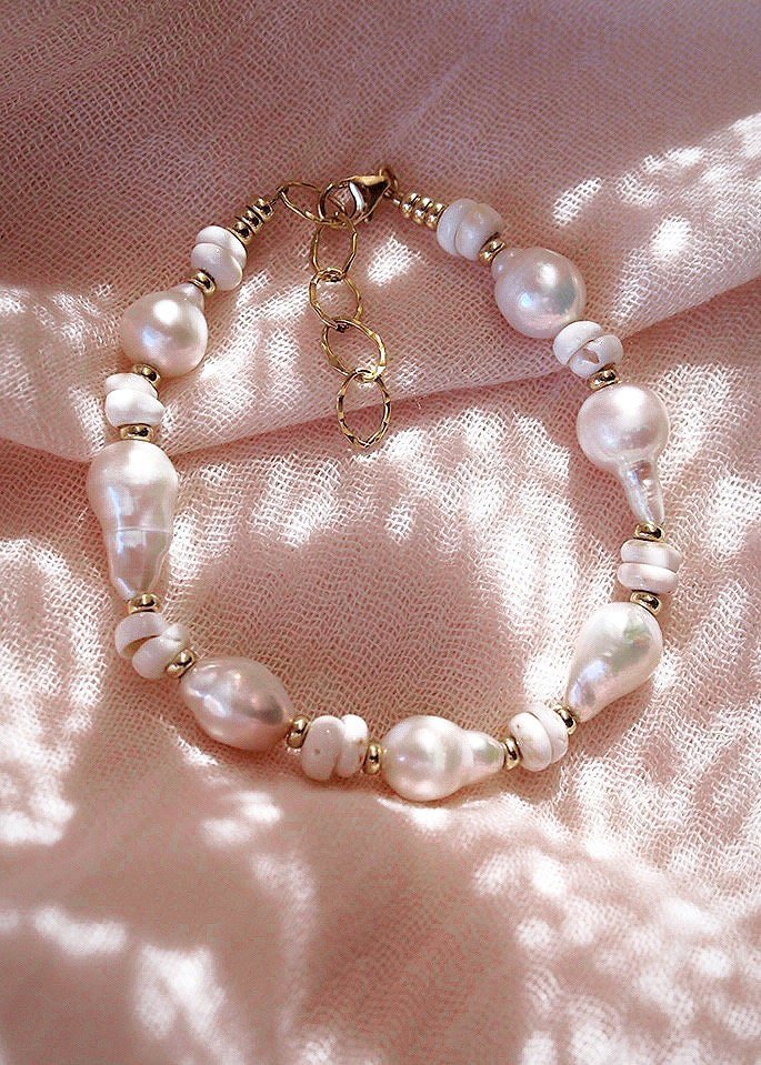Puka Baroque Pearl Bracelet – Kakahi | White Puka Shell & Freshwater Pearl Bracelet | Ke Aloha Jewelry - Triniskies