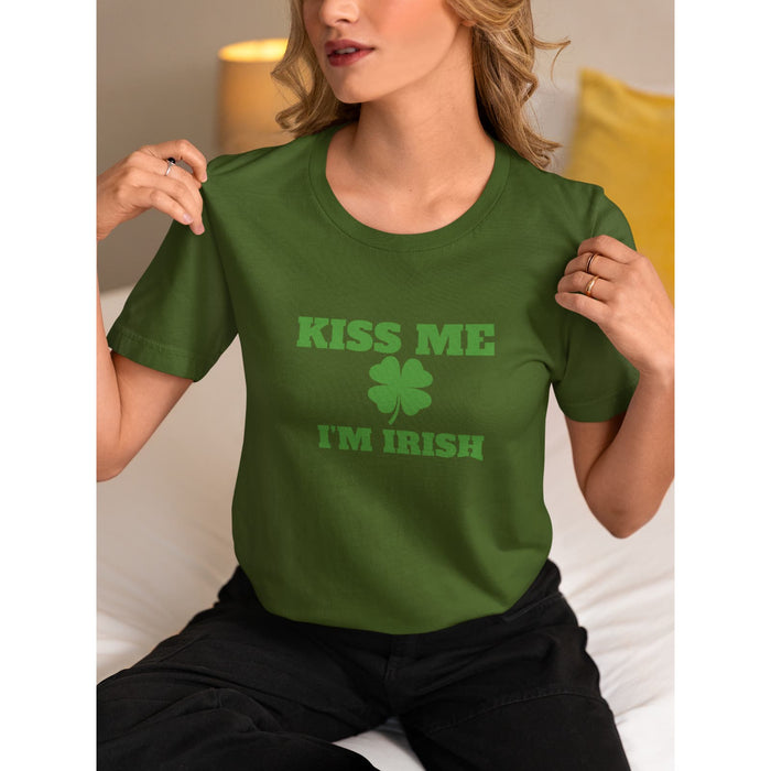 Kiss Me I'm Irish Short Sleeve Pullover Graphic Crewneck Sweatshirt