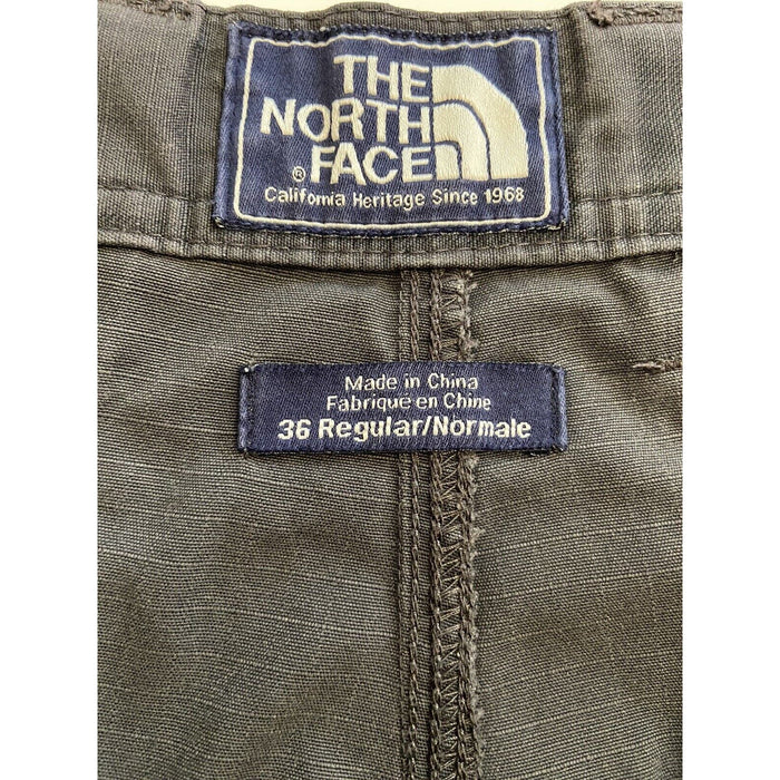 The North Face Men's Cargo Shorts - Grey Plaid Print - Size 36 * MS05