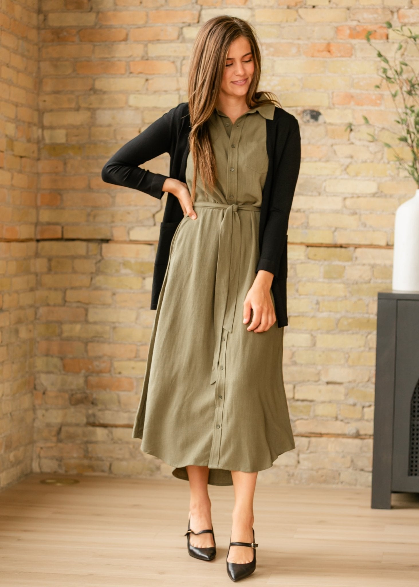Willow Linen Midi Dress – Green Button - Front with Belt - Triniskies