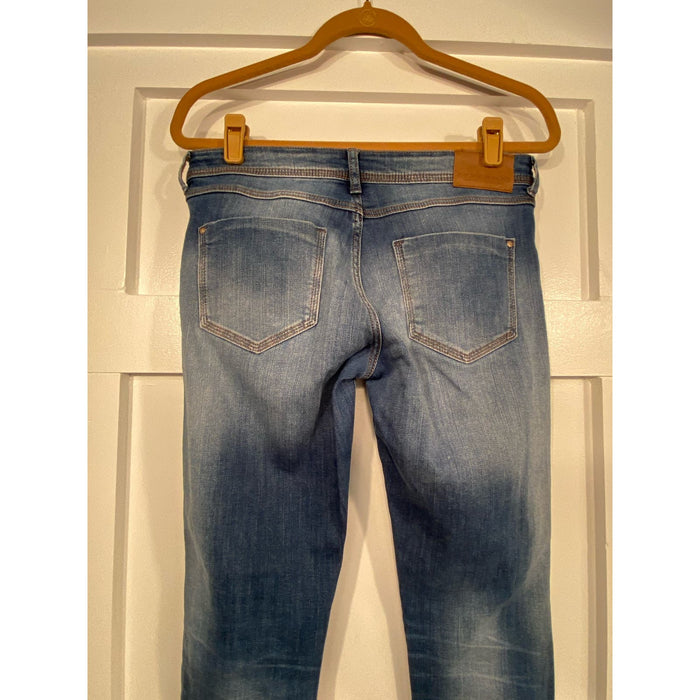 Zara 6 / Blue Zara Distressed Tapered Jeans - Size 6 * WJ23